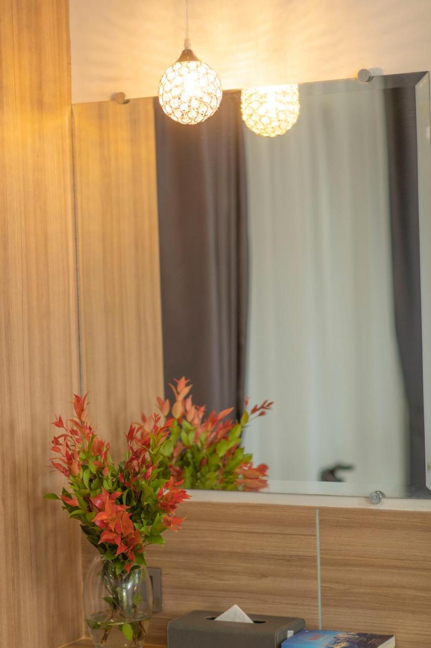 8 Mile Hotel Yangon Extérieur photo